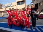 Команда Qi-Meritus радуется победе своего гонщика Луки Филиппи в Бахрейне