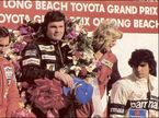 Карлос Рейтеман, Алан Джонс и Нельсон Пике на подиуме Гран При Лонг-Бич 1981 года