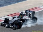 Эстебан Гутьеррес за рулём Sauber C33 на трассе в Бахрейне