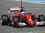 Фернандо Алонсо за рулём Ferrari F14 T на трассе в Бахрейне
