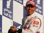 Льюис Хэмилтон на подиуме Гран При Бахрейна