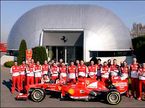 Групповая фотография механиков Ferrari