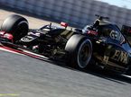 Роман Грожан за рулём Lotus E23 на тестах в Барселоне