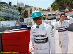 Гонщики Mercedes после квалификации в Монако