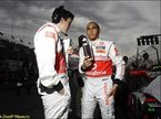 Льюис Хэмилтон и его гоночный инженер перед стартом Гран При Австралии