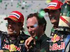 Кристиан Хорнер и гонщики Red Bull на подиуме Гран При Бразилии