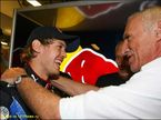 Глава компании Red Bull Дитрих Матешиц с чемпионом Формулы 1 Себастьяном Феттелем