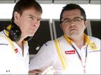 Алан Пермейн (слева) и глава команды Renault F1 Эрик Буйе