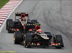 Гонщики Lotus F1 на трассе Гран При Малайзии