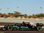 Льюис Хэмилтон за рулём Mercedes W12т на тестах в Бахрейне