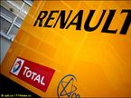 Трейлер с логотипами Renault и Total