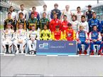 Групповое фото пилотов GP2 перед стартом нового сезона