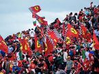 Болельщики Скудерии на трибунах в Имоле, фото пресс-службы Ferrari