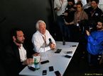 Чарли Уайтинг на встрече с прессой, слева - руководитель пресс-службы FIA Маттео Бончиани