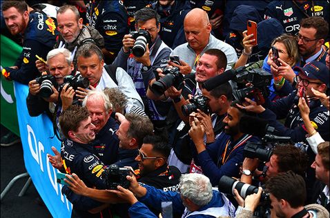В Red Bull Racing празднуют победу Макса Ферстаппена. Фото: redbullcontentpool