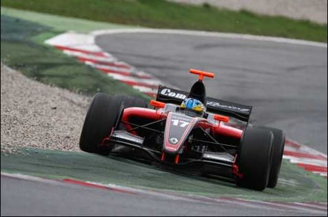 Эдриан Куэйф-Хоббс на тестах Мировой серии Renault на трассе Каталунья
