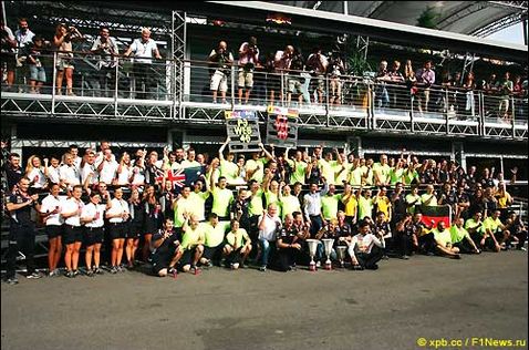 Red Bull Racing празднует победу в Гран При Италии 2013