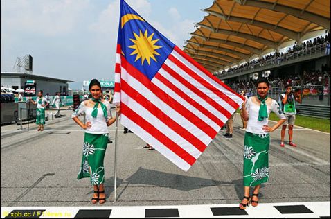Грид-гёлз на стартовой решетке Гран При Малайзии