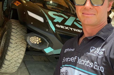 Нико Росберг у машины его команды Extreme E, фото из социальных сетей