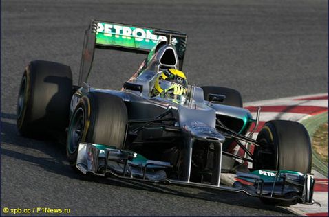 Нико Росберг за рулем Mercedes W03 на тестах в Бврселоне