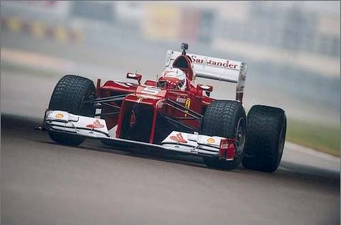 Себастьян Феттель на трассе во Фьорано за рулём Ferrari F2012