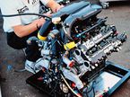 Двигатель Porsche на McLaren, брендированный TAG. Фото McLaren