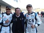 На снимке (справа налево) обладатель поула Тадасуке Макино, владелец команды, бывший гонщик Ф1 Сатору Накаджима и Алекс Палоу 