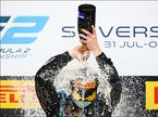 Дэн Тиктум, победитель воскресного спринта в Сильверстоуне, фото пресс-служба Формулы 2