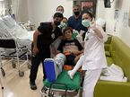 Энцо Фиттипальди перед отбытием из госпиталя в Джидде, фото из Twitter гонщика