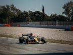 Пато О'Вард за рулём McLaren MCL35M на тестах в Барселоне, фото пресс-службы команды