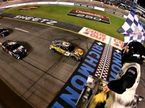 Остин Диллон первым финиширует, убрав с дороги двух соперников, фото NASCAR