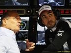 Фернандо Алонсо (справа) и Рон Деннис, исполнительный директор McLaren