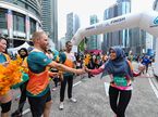 Валттери Боттас на финише благотворительного забега в столице Малайзии