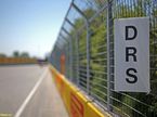 Табличка, предупреждающая о начале зоны DRS на трассе Гран При Канады