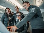 Сотрудники McLaren (фото пресс-службы McLaren)