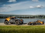 Гоночный внедорожный электромобиль McLaren и машина Формулы E, фото пресс-службы McLaren Racing