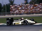 Мартин Брандл за рулём Tyrrell 015 с турбомотором Renault на Гран При Мексики 1986 года