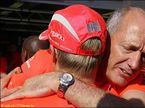 Рон Деннис поздравляет Хейкки Ковалайнена с победой в Гран При Венгрии
