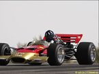 Джошуа Хилл за рулем исторической машины Lotus 49B, 2010 год