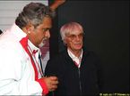 Берни Экклстоун (справа) и владелец Force India Виджей Малья
