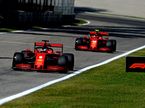 Машины Ferrari на трассе Гран При Италии