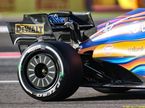 Колёсный колпак со светодиодами на машине McLaren на тестах в Абу-Даби, 2021 год