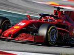 Шарль Леклер за рулём Ferrari на тестах в Барселоне