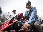 Льюис Хэмилтон и его мотоцикл MV Agusta Brutale 800 RR LH44 в дни Гран При Монако