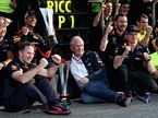Команда Red Bull Racing празднует победу Даниэля Риккардо в Гран При Китая