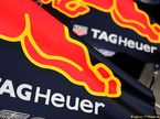 Логотип TAG Heuer на кожухе двигателя Red Bull Racing