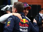 Кристиан Хорнер поздравляет Серхио Переса с подиумом, фото пресс-службы Red Bull Racing