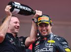 Кристиан Хорнер и Серхио Перес празднуют победу в Гран При Монако