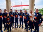 Кристиан Хорнер (третий справа) с гонщиками Red Bull в Гудвуде, фото пресс-службы Фестиваля скорости