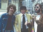 Джеки Стюарт (в центре), Джордж Харрисон и Ринго Старр в Монако, 1977 год